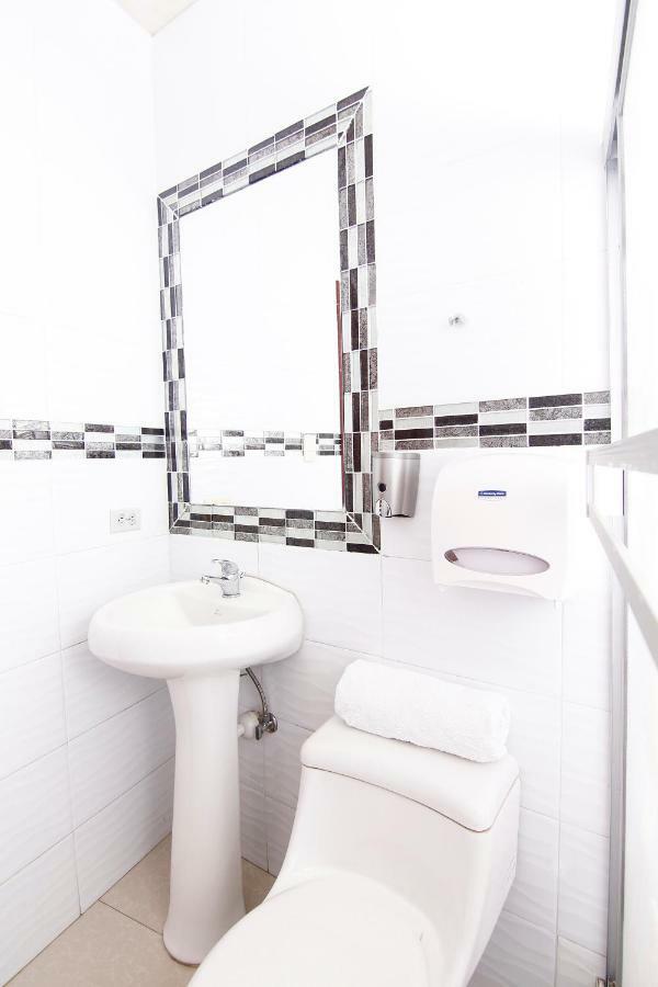 Hotel Versailles Internacional กวายากิล ภายนอก รูปภาพ